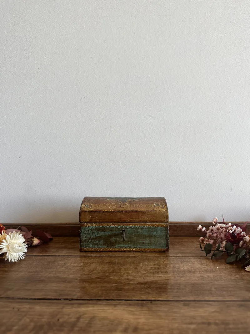Coffret en bois style florentin intérieur velours rouge