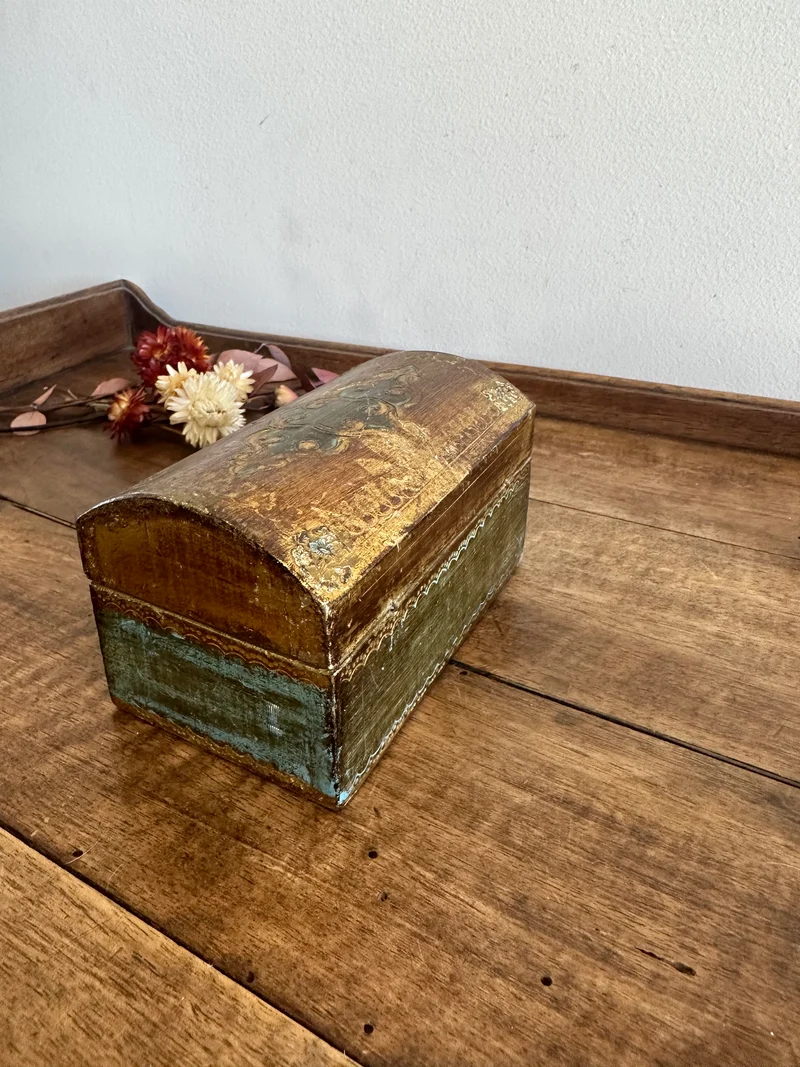 Coffret en bois style florentin intérieur velours rouge