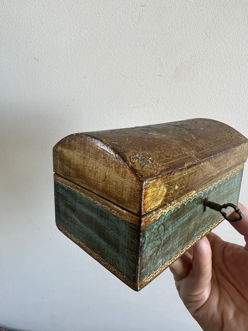 Coffret en bois style florentin intérieur velours rouge