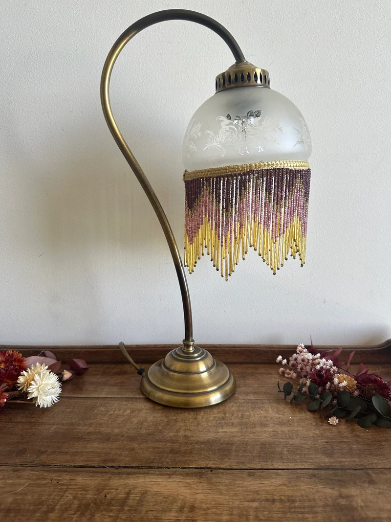 Lampe style Charleston globe clair socle en métal doré