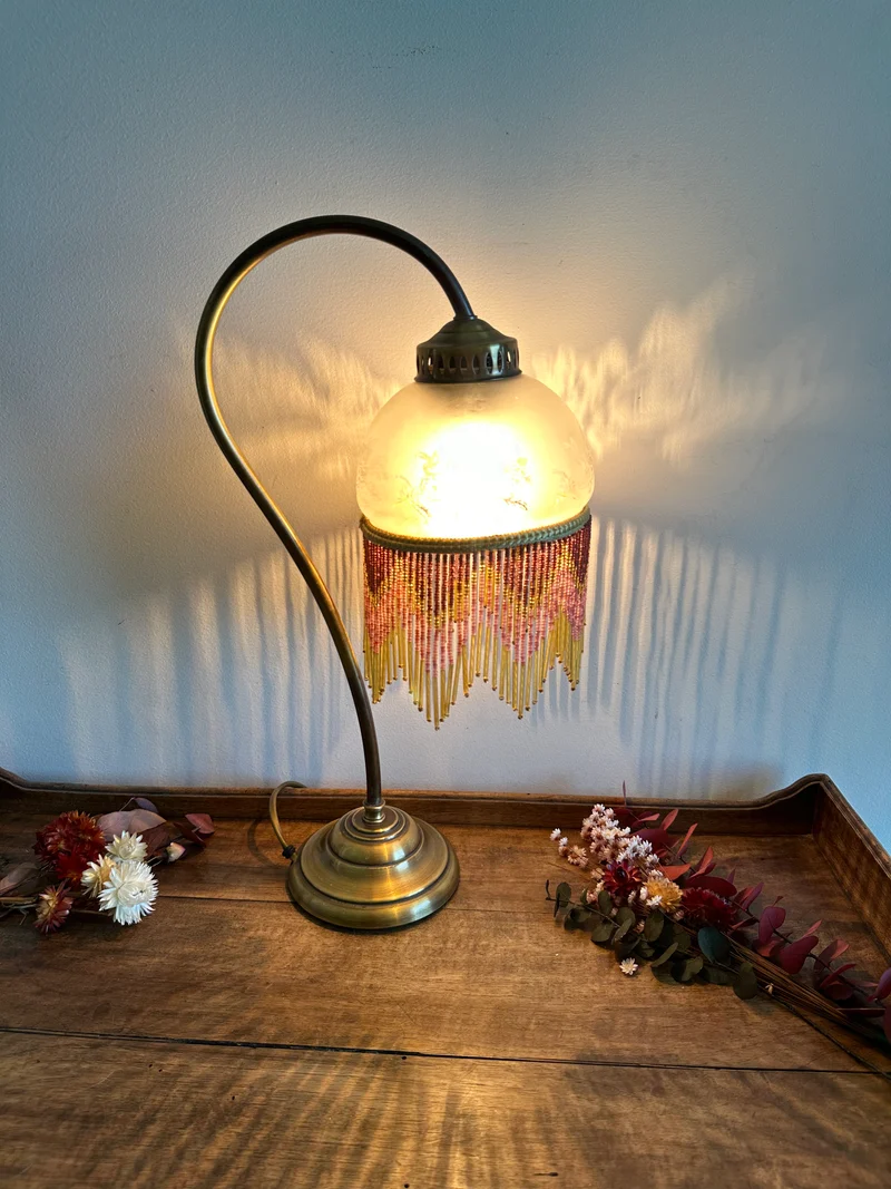 Lampe style Charleston globe clair socle en métal doré