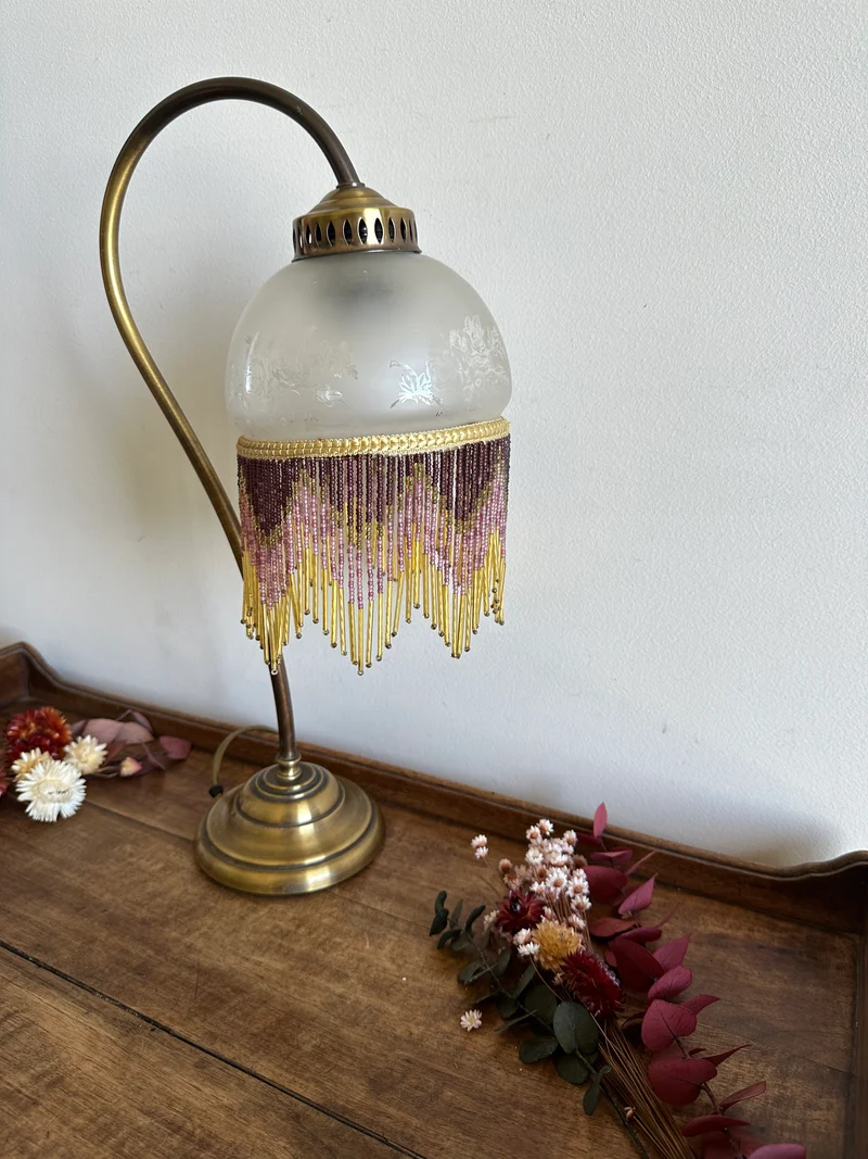 Lampe style Charleston globe clair socle en métal doré