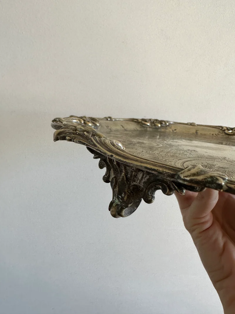 Plat en métal argenté style rocaille années 1920