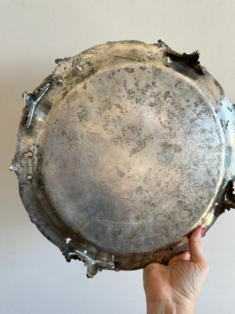 Plat en métal argenté style rocaille années 1920