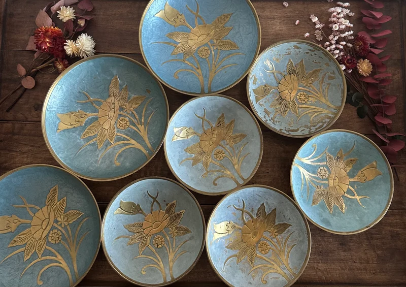 Ensemble d'assiettes en laiton cloisonné bleu ciel