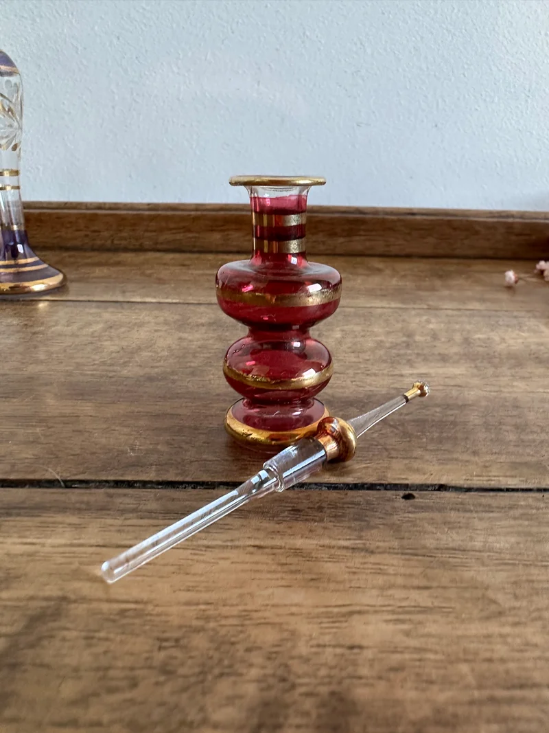 Fioles à parfums anciennes colorées