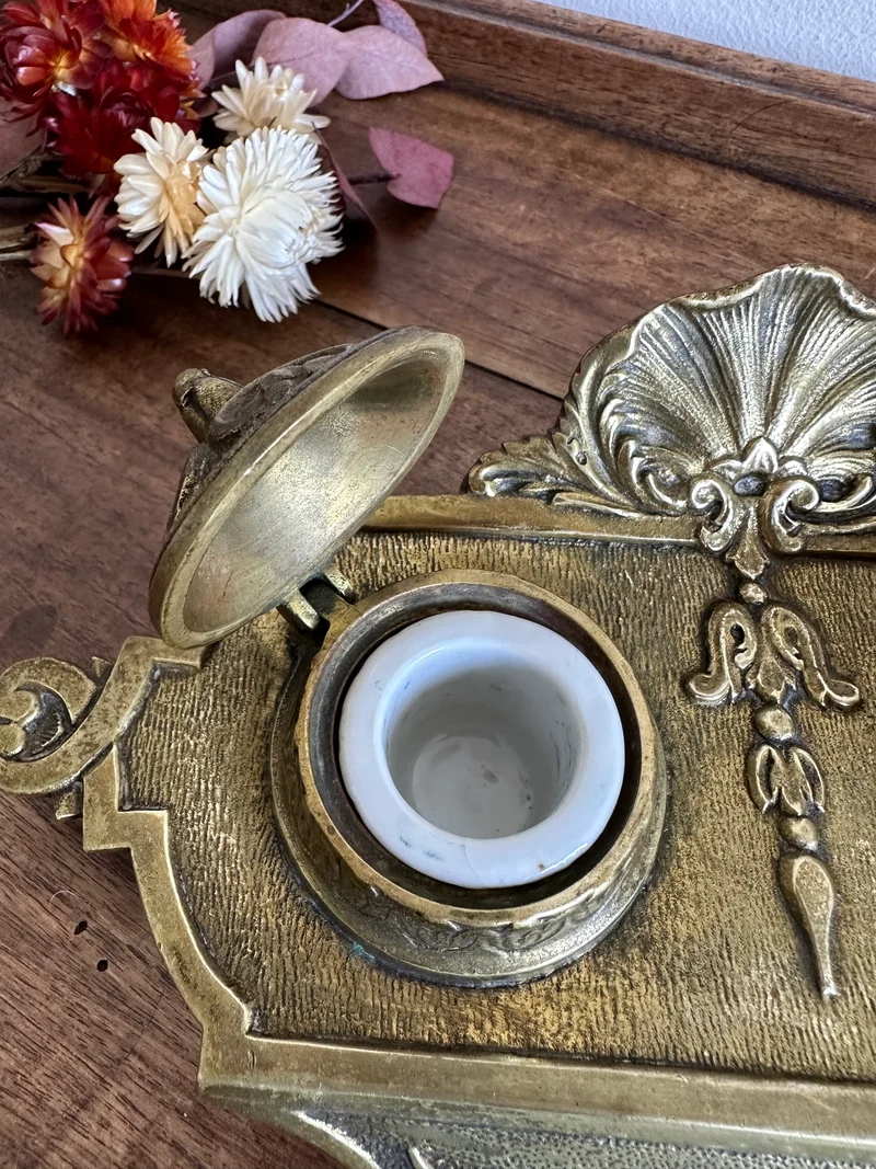 Encrier en bronze doré deux pots
