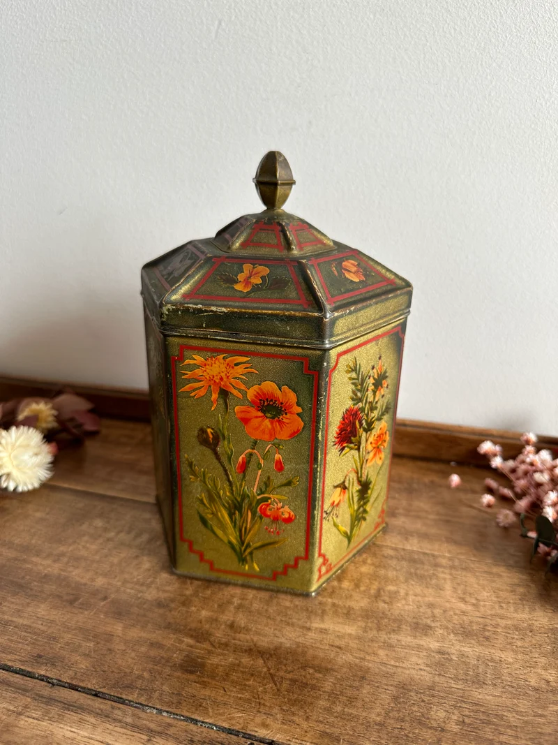 Boite en métal très ancienne motifs fleuris