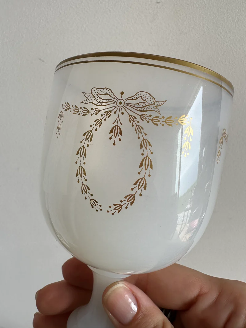 Coupe sur pied en opaline blanche déco style napoléon III