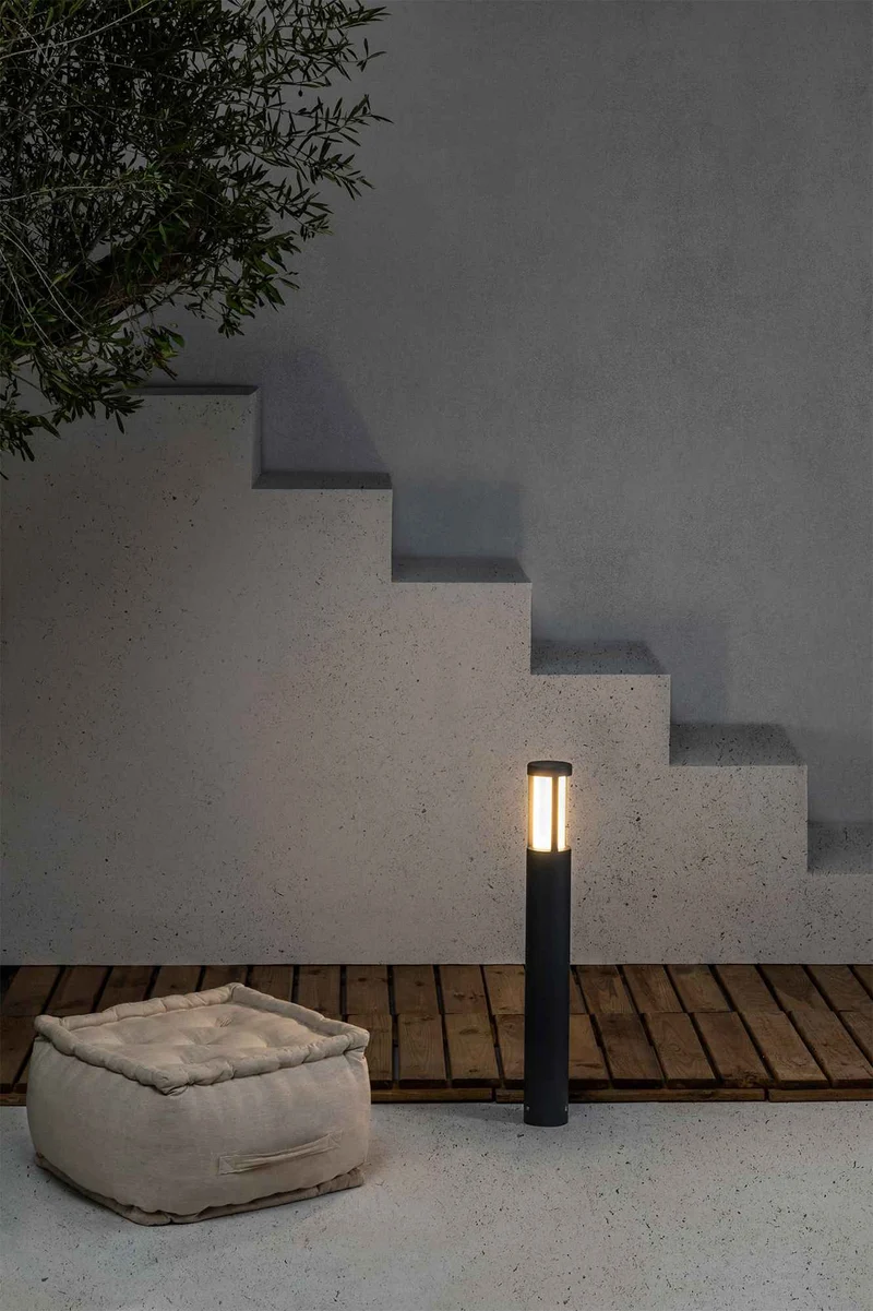 Borne extérieure LED LOGAR 12W IP54 – Éclairage blanc chaud sécurisé pour jardin