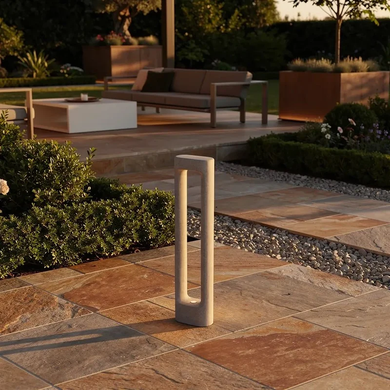 Éclairage extérieur jardin : borne lumineuse LED TOTEM-611 en béton hauteur 61 cm