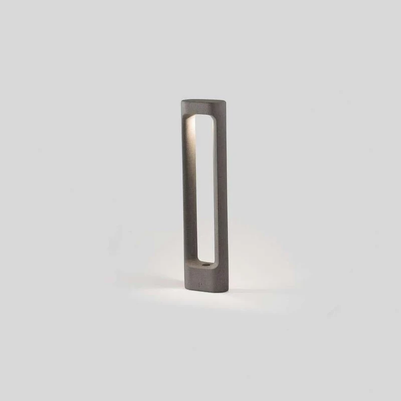 Éclairage extérieur jardin : borne lumineuse LED TOTEM-611 en béton hauteur 61 cm