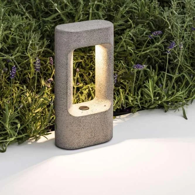 Borne lumineuse en béton TOTEM-285 LED 8W 3000K pour jardin sécurisé