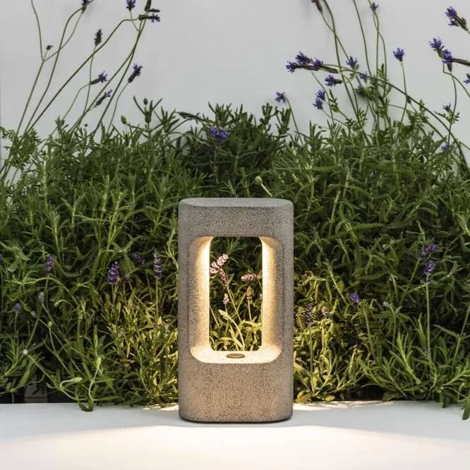 Borne lumineuse TOTEM-285 : éclairage extérieur LED 2700 K pour jardin et chemins