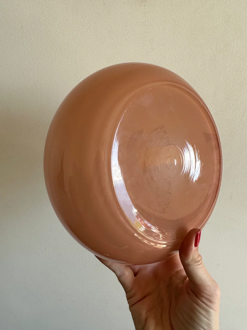 Saladier en opaline rose cerclé de bronze doré