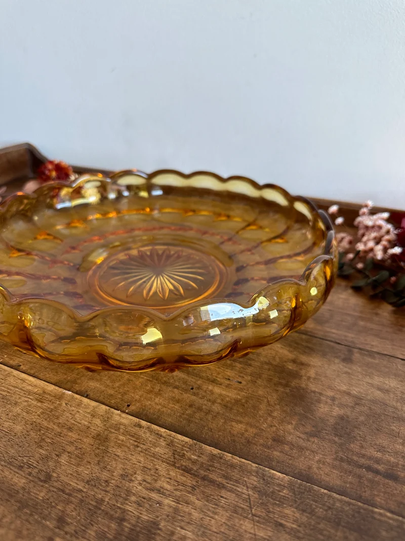 Saladier en verre moulé ambré années 60