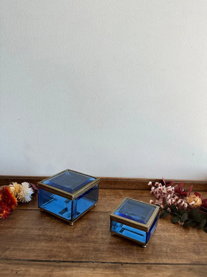 Boîtes à bijoux en cristal bleu gravé