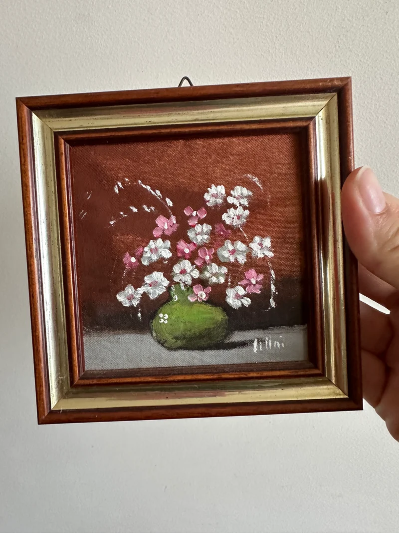 Peinture sur tissu signée fond bordeaux cadre en bois doré