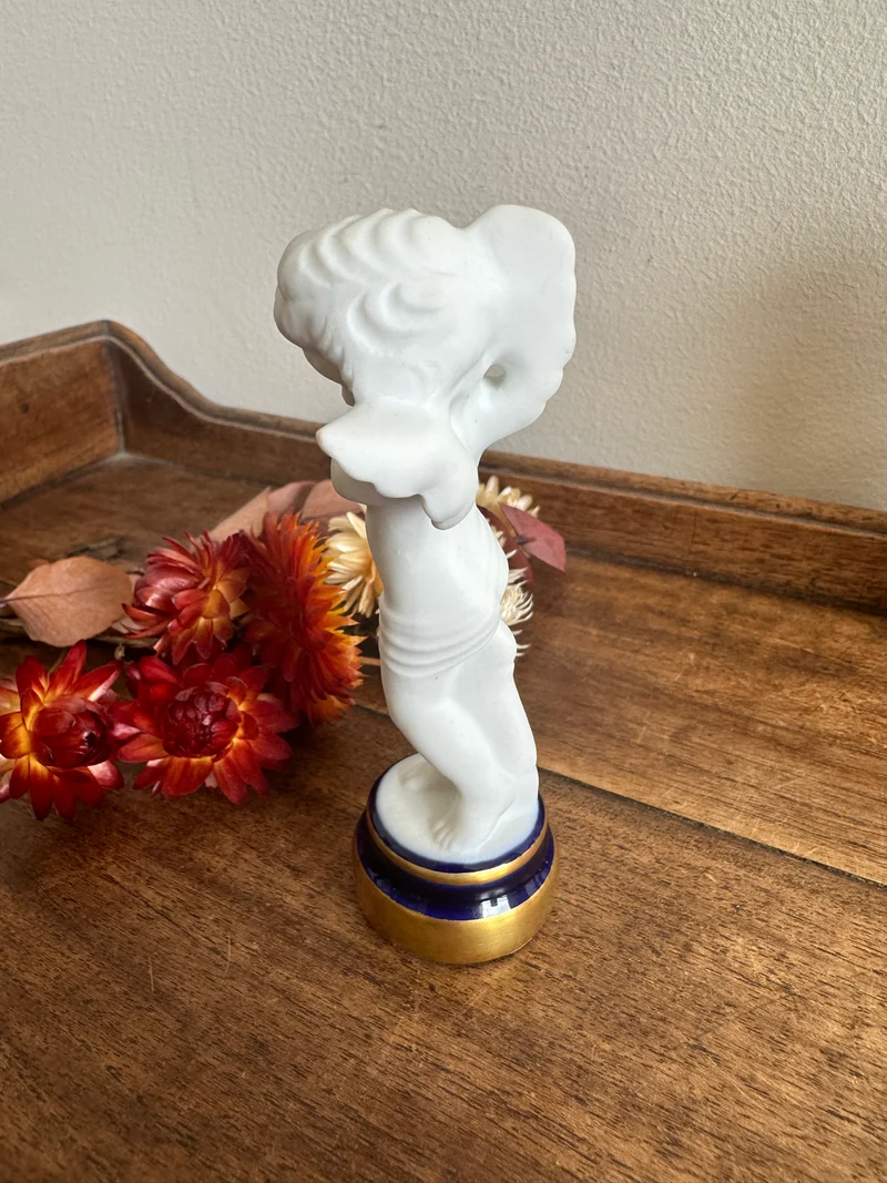 Angelots en biscuit et porcelaine de Limoges