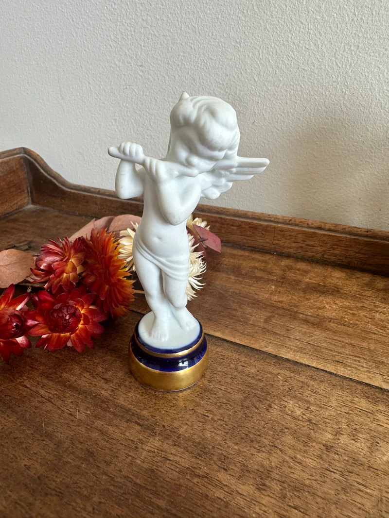 Angelots en biscuit et porcelaine de Limoges