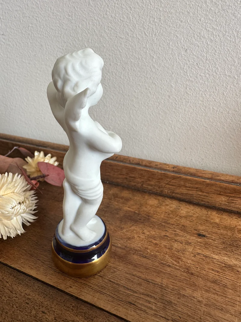 Angelots en biscuit et porcelaine de Limoges