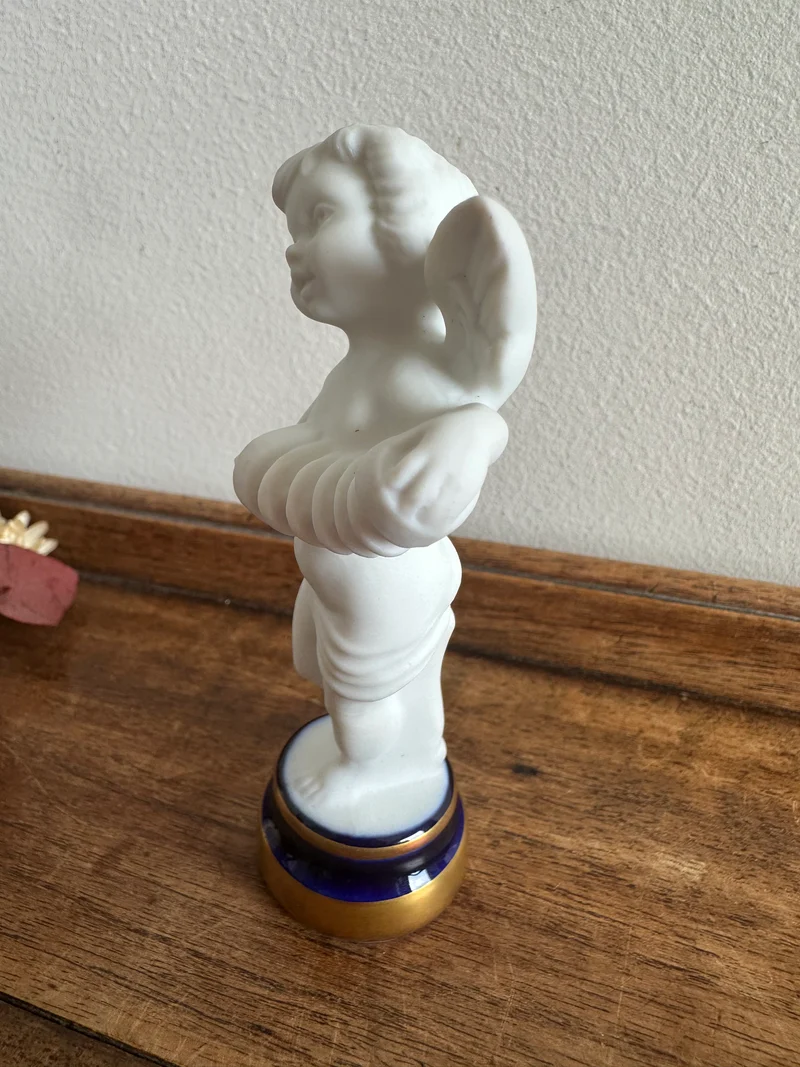 Angelots en biscuit et porcelaine de Limoges