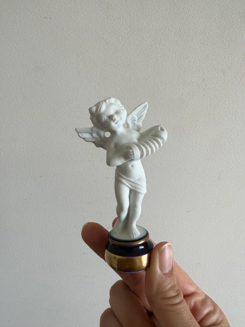 Angelots en biscuit et porcelaine de Limoges
