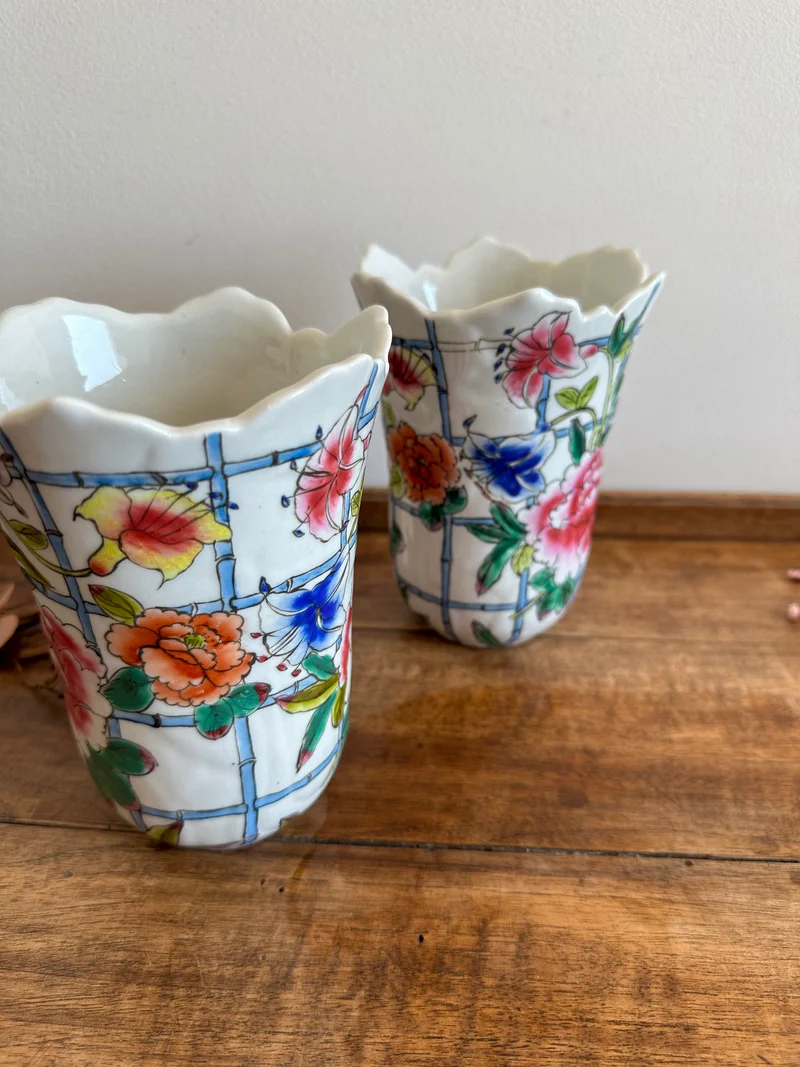 Vases évasés en porcelaine peints à la main