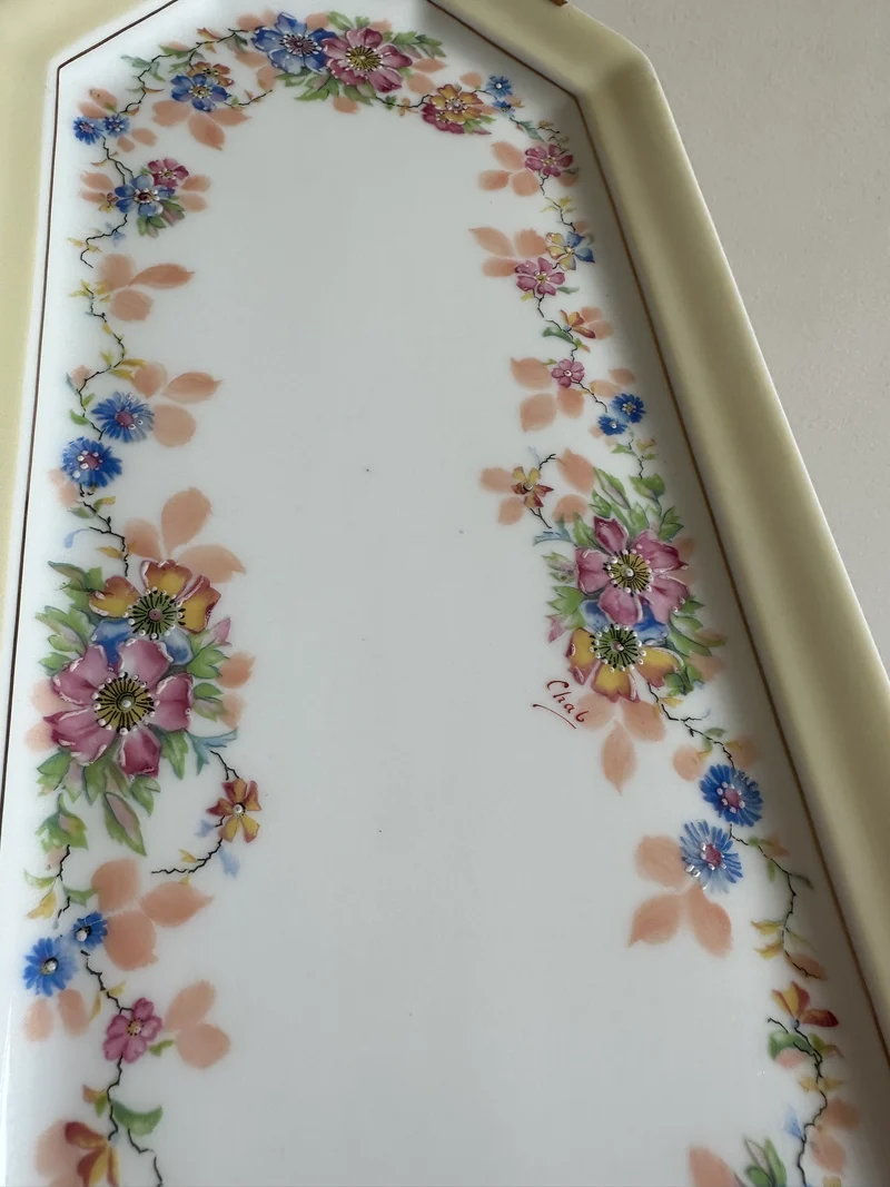Plat à gâteau en porcelaine de Limoges G Boyer & co. Limoges