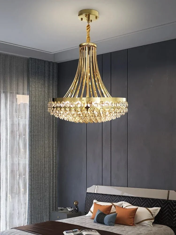 Grande suspension doreée pour Hall