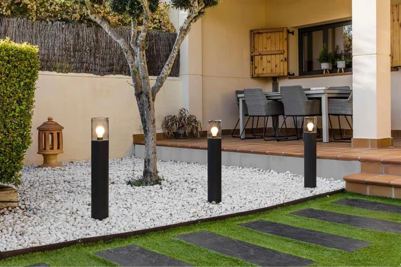 Borne extérieure KILA gris foncé E27 verre transparent IP65, élégance et sécurité