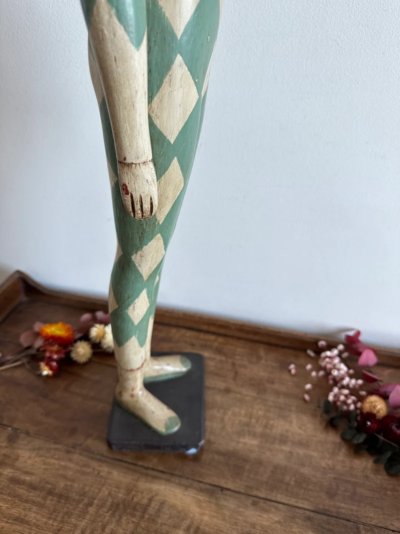 Arlequin de la comedia del' Arte en bois