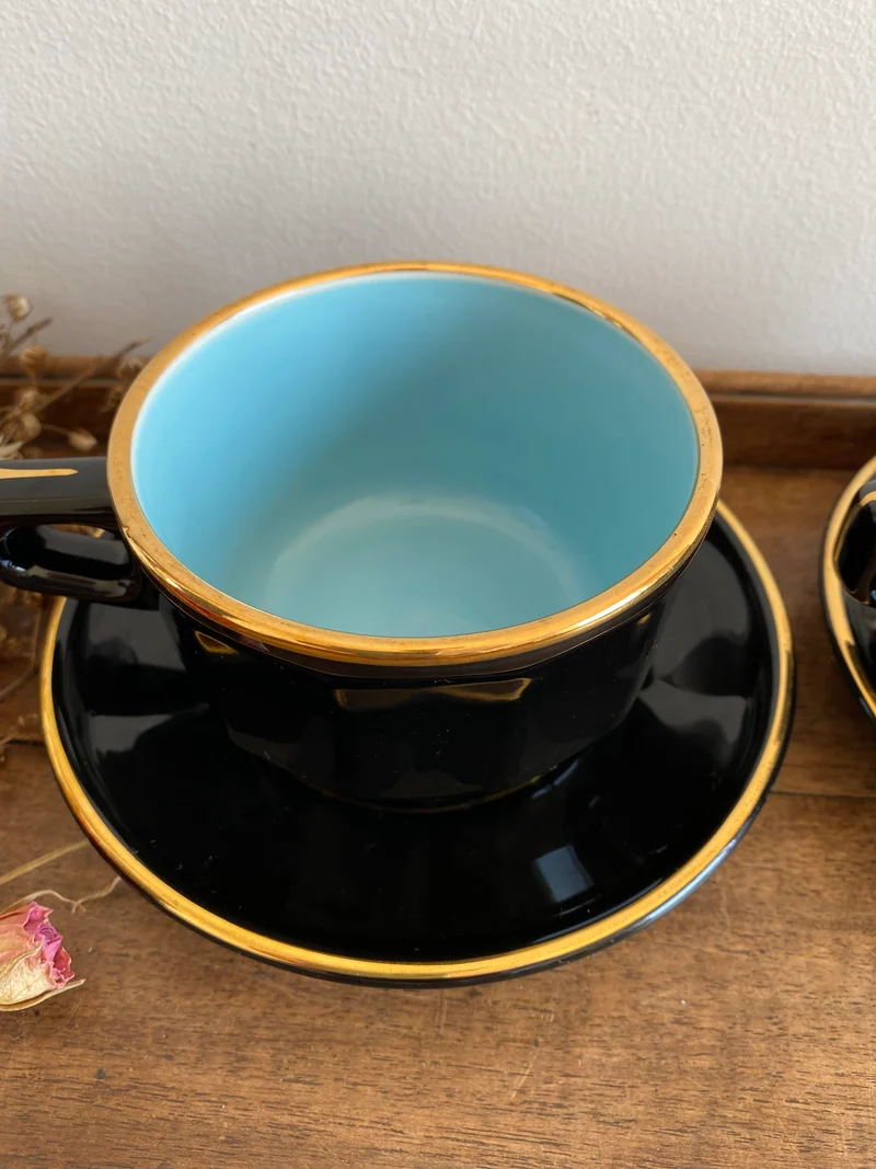 Tasses noires et bleues porcelaine Delaunay