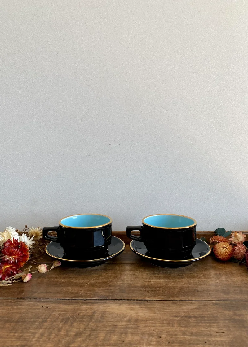 Tasses noires et bleues porcelaine Delaunay