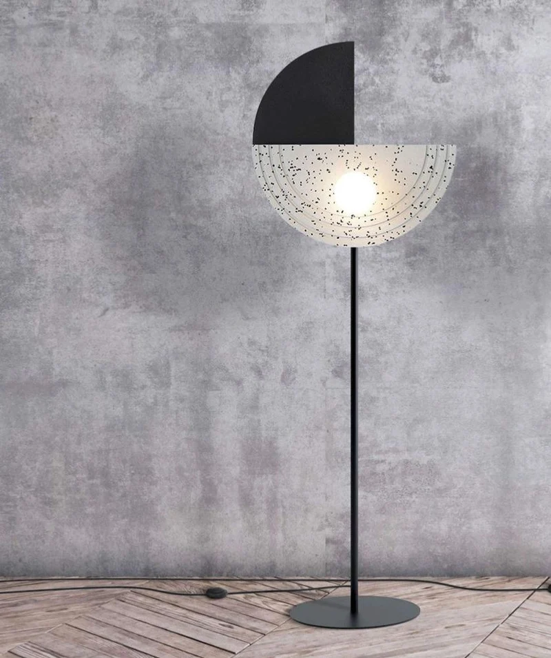 Lampadaire REGINA terrazzo blanc sur noir