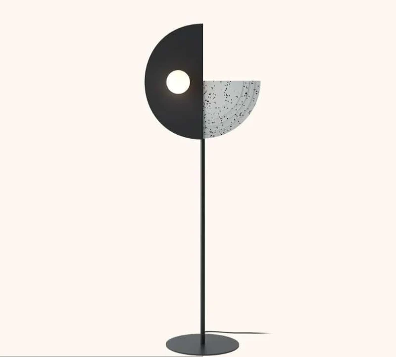 Lampadaire REGINA terrazzo noir sur blanc