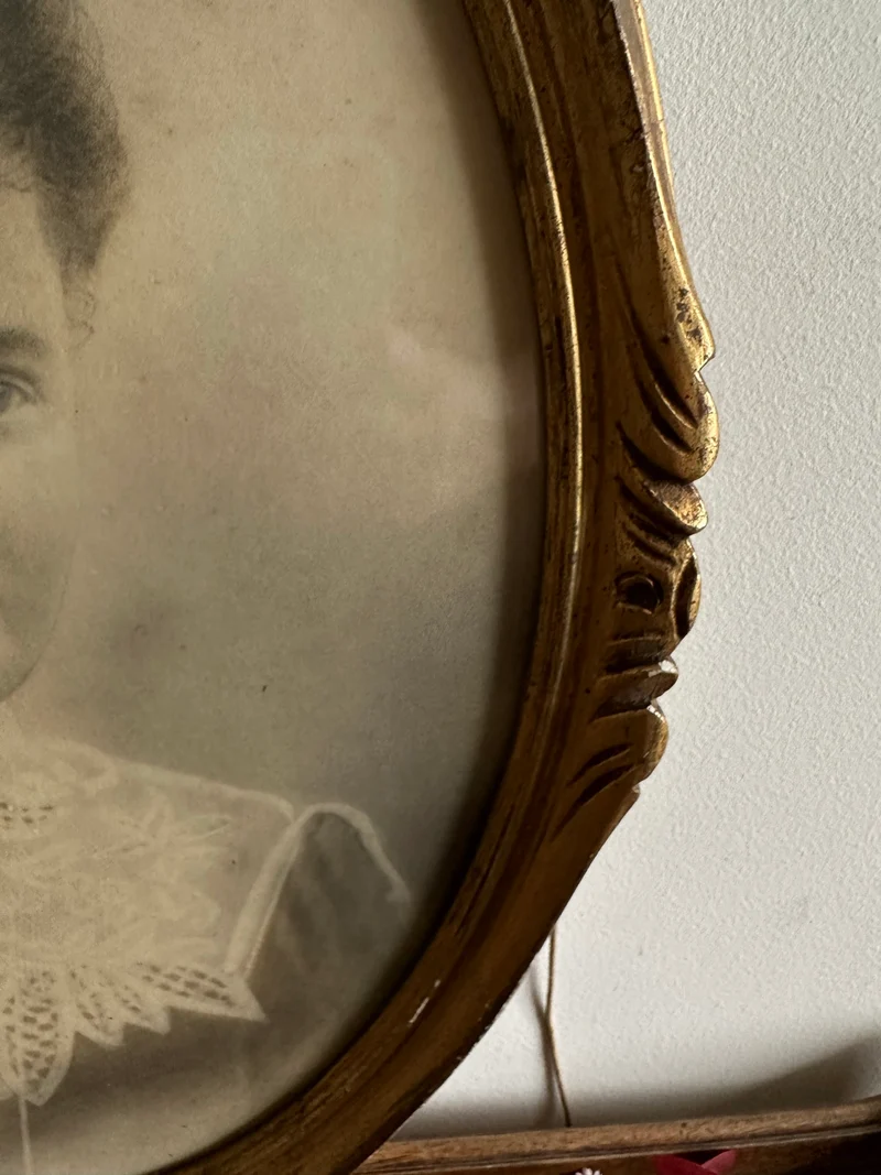 Portrait de jeune femme cadre en bois doré Fin 19ème
