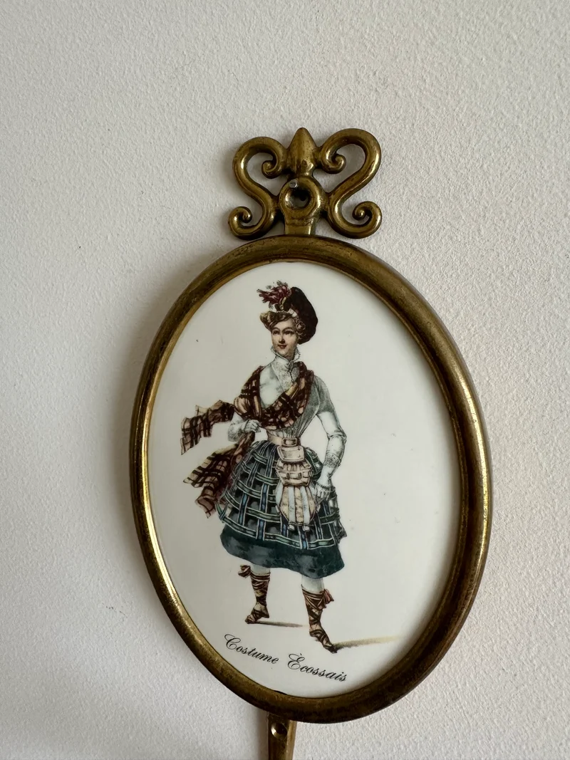 Patères en laiton et porcelaine fabrication italienne.
