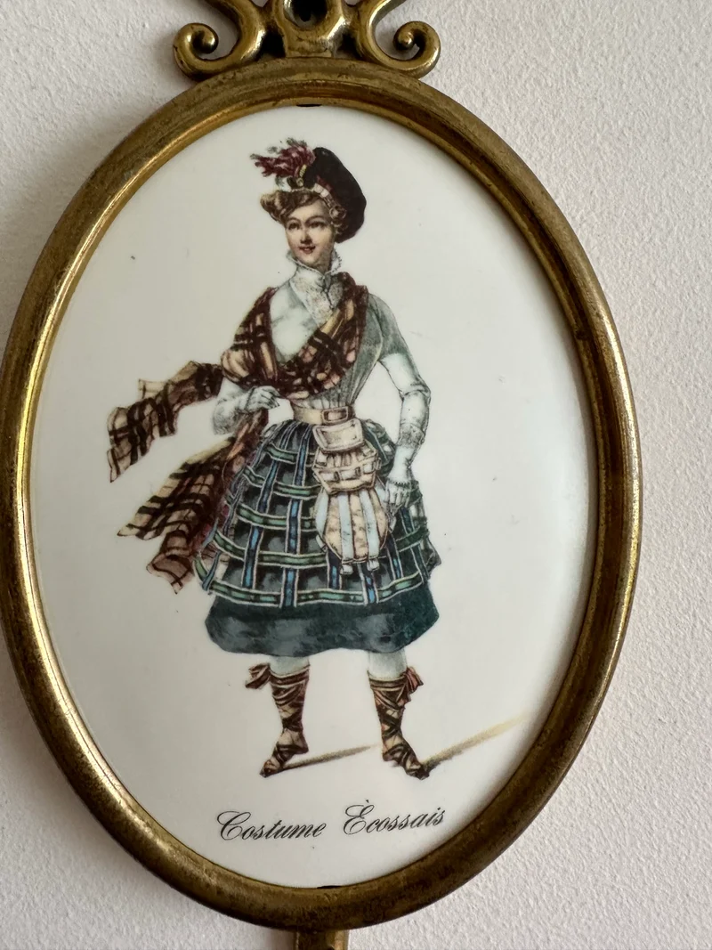 Patères en laiton et porcelaine fabrication italienne.