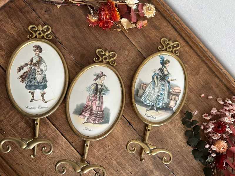 Patères en laiton et porcelaine fabrication italienne.