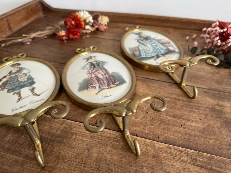 Patères en laiton et porcelaine fabrication italienne.