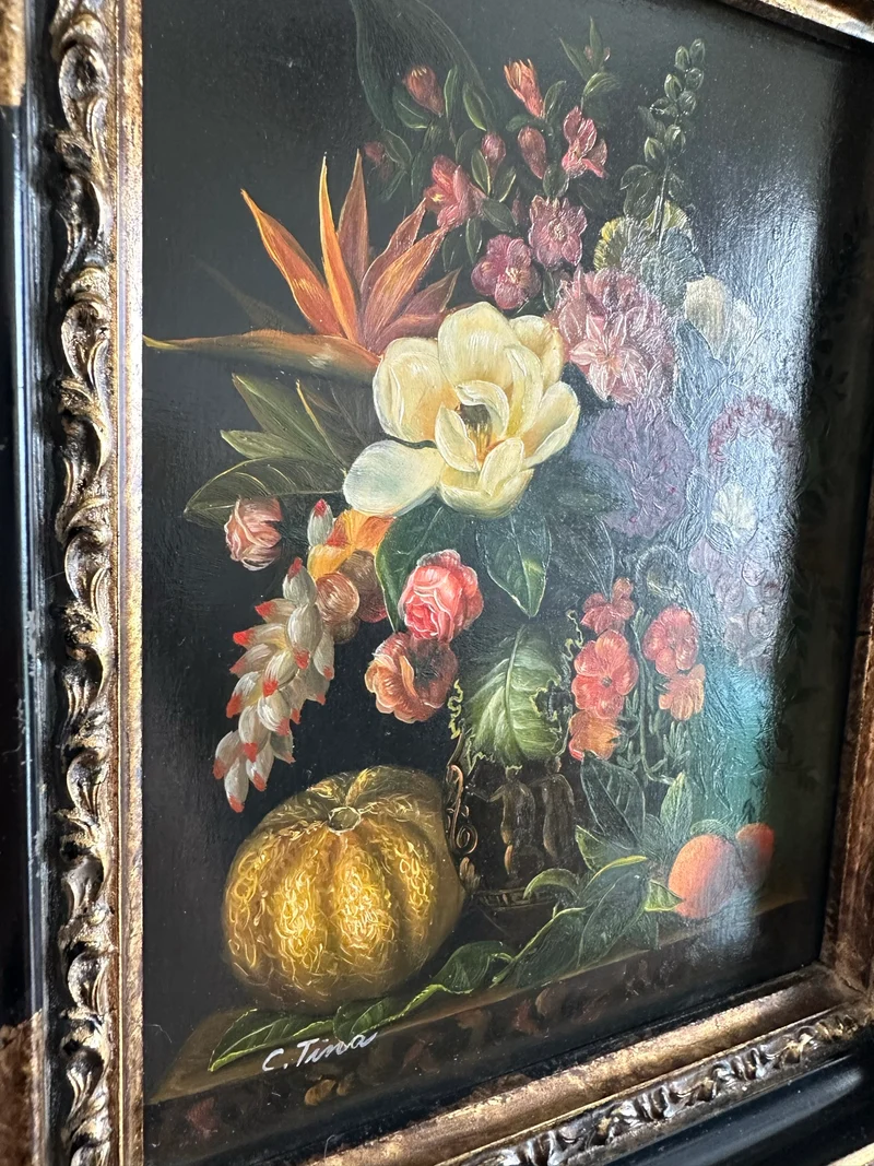Peinture florale sur planche signée encadrement baroque