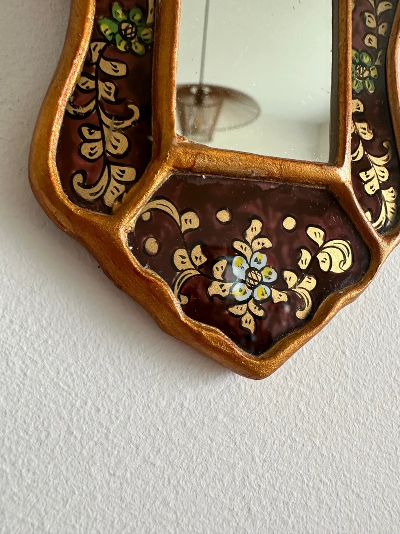 Miroir péruvien émaillé or et marron glacé