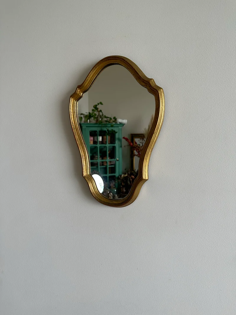 Miroir en bois doré chantourné