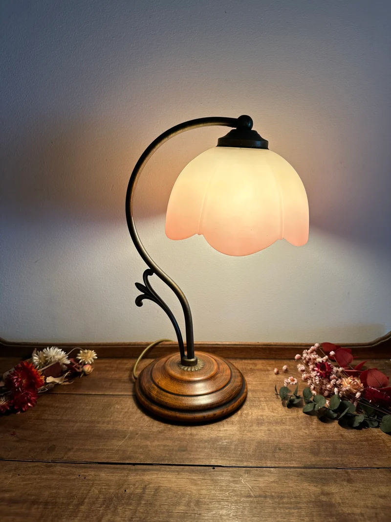 Lampe abat jour pate de verre rose pêche