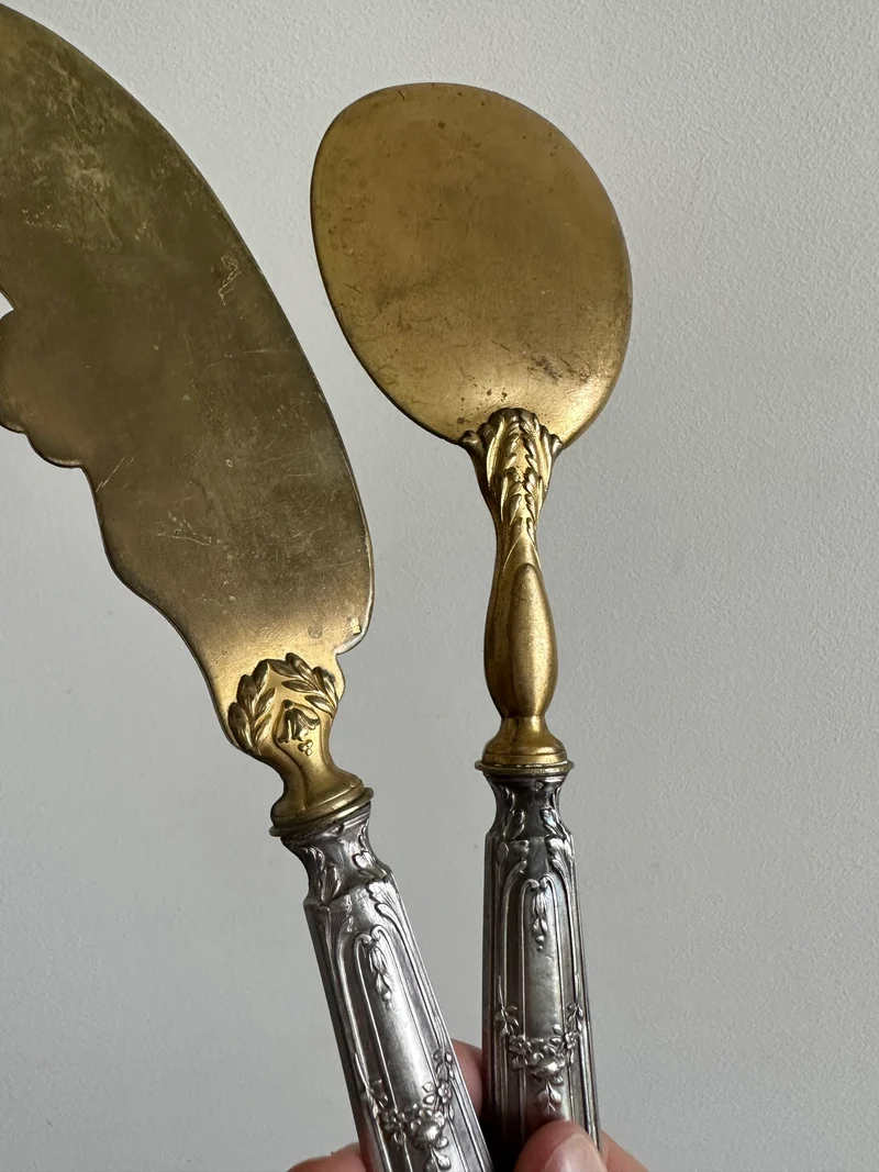 Couverts de service pelle et cuillère en argent et vermeille