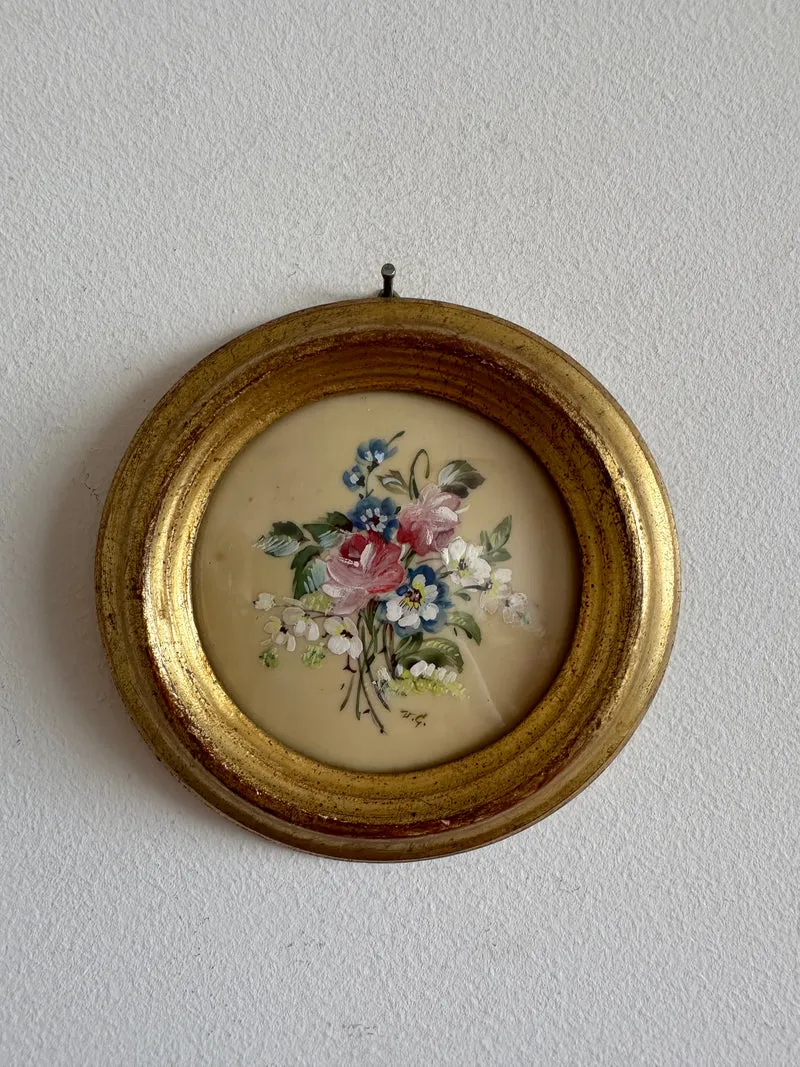 Peinture signée sur porcelaine émaillée dans son cadre doré à la feuille en bois