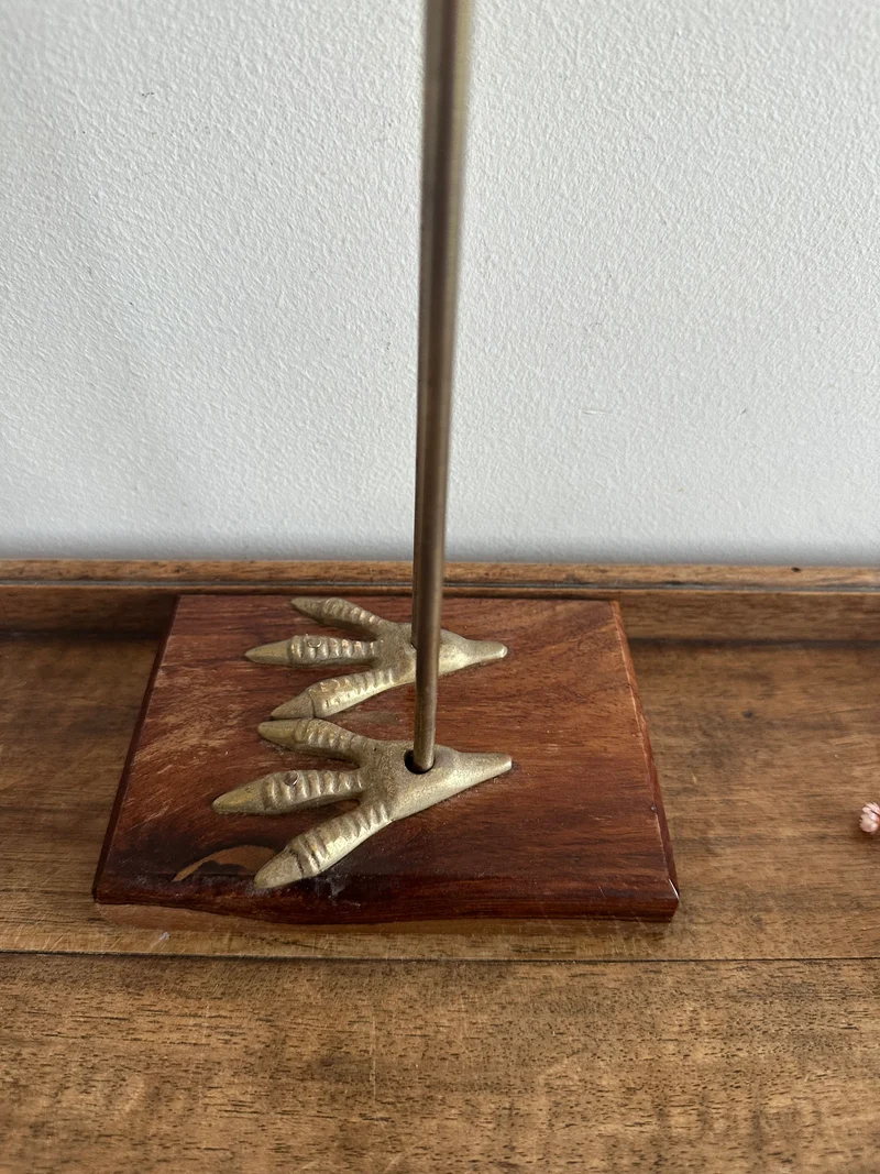 Héron en bois pied en laiton sur socle rectangulaire