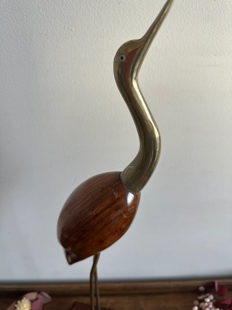Héron en bois pied en laiton sur socle rectangulaire