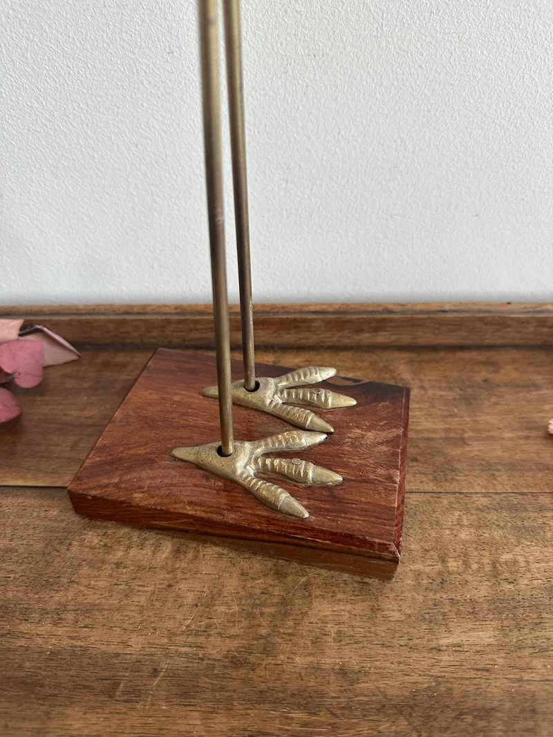 Héron en bois pied en laiton sur socle rectangulaire